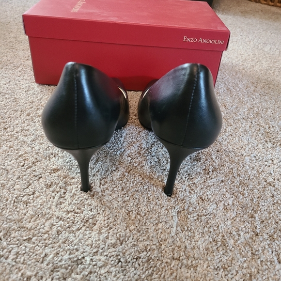 Size 9 Enzo Angiolini black heels - Picture 3 of 3